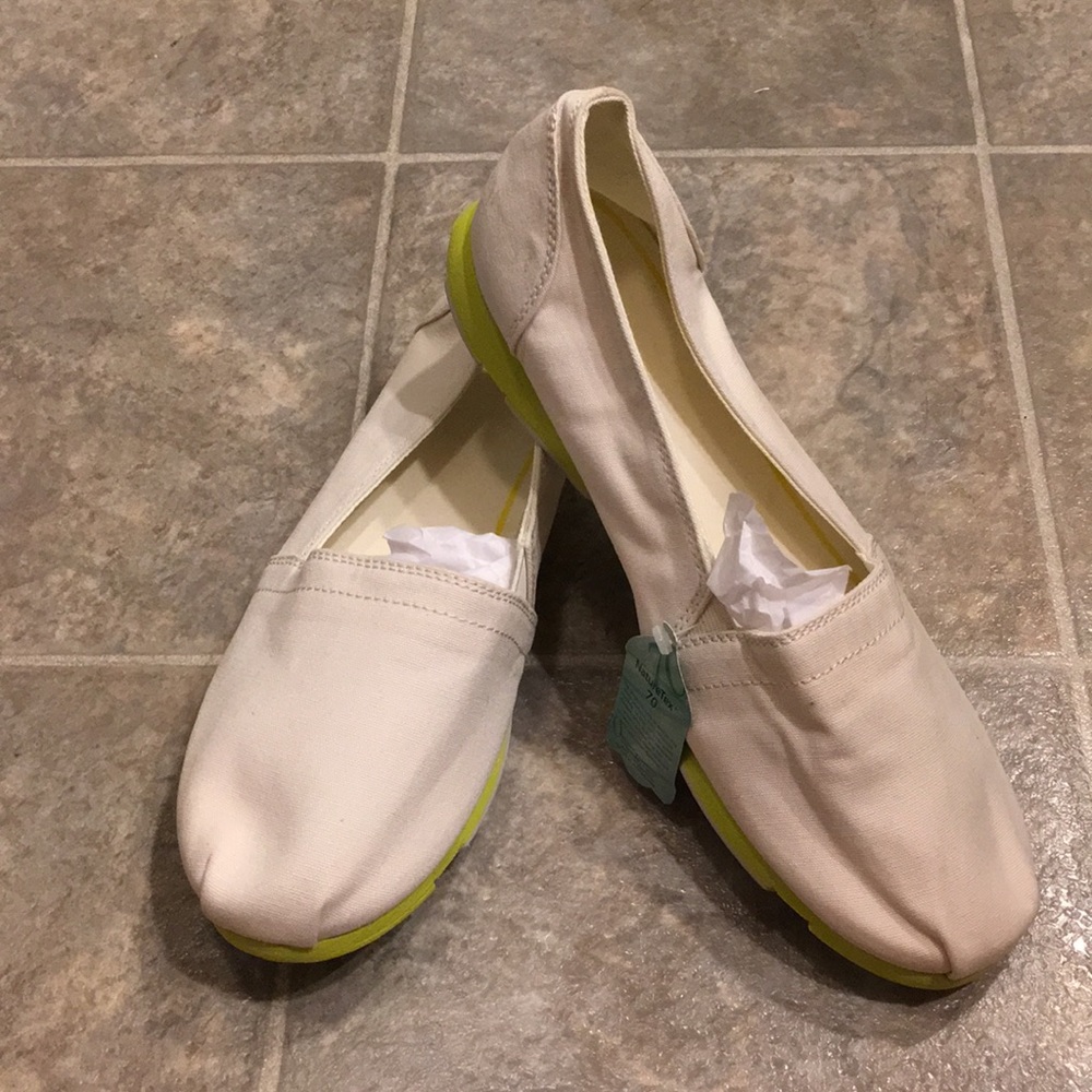 Brand new Lands End 8.5 slip on canvas shoes